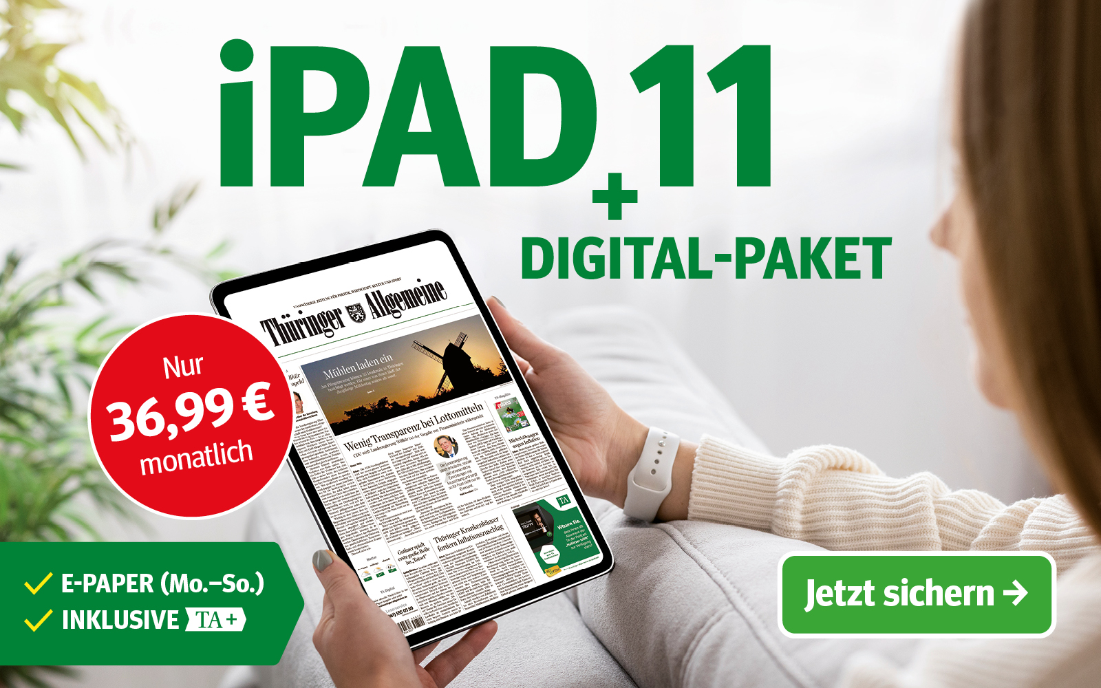 Eine Frau sitzt auf einem Sofa und hält ein iPad 11 Tablet, das das digitale Zeitungsangebot für nur 36,99 Euro monatlich zeigt.