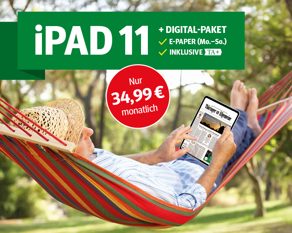 Mann entspannt in Hängematte und nutzt iPad 11 im Grünen. Angebot: Digitale Zeitung + iPad für 34,99 € im Monat.